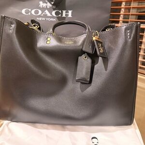 Coach Black Rogue 40